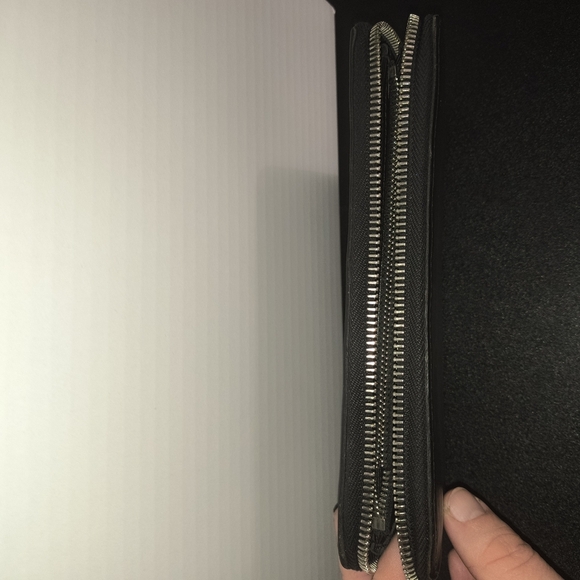 Louis Vuitton Wallet - Picture 4 of 10